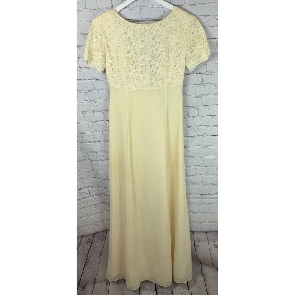 Vintage LANZ OF SALZBURG Women’s Size 6 Yellow Short Sleeve Lace Ball Gown Dress